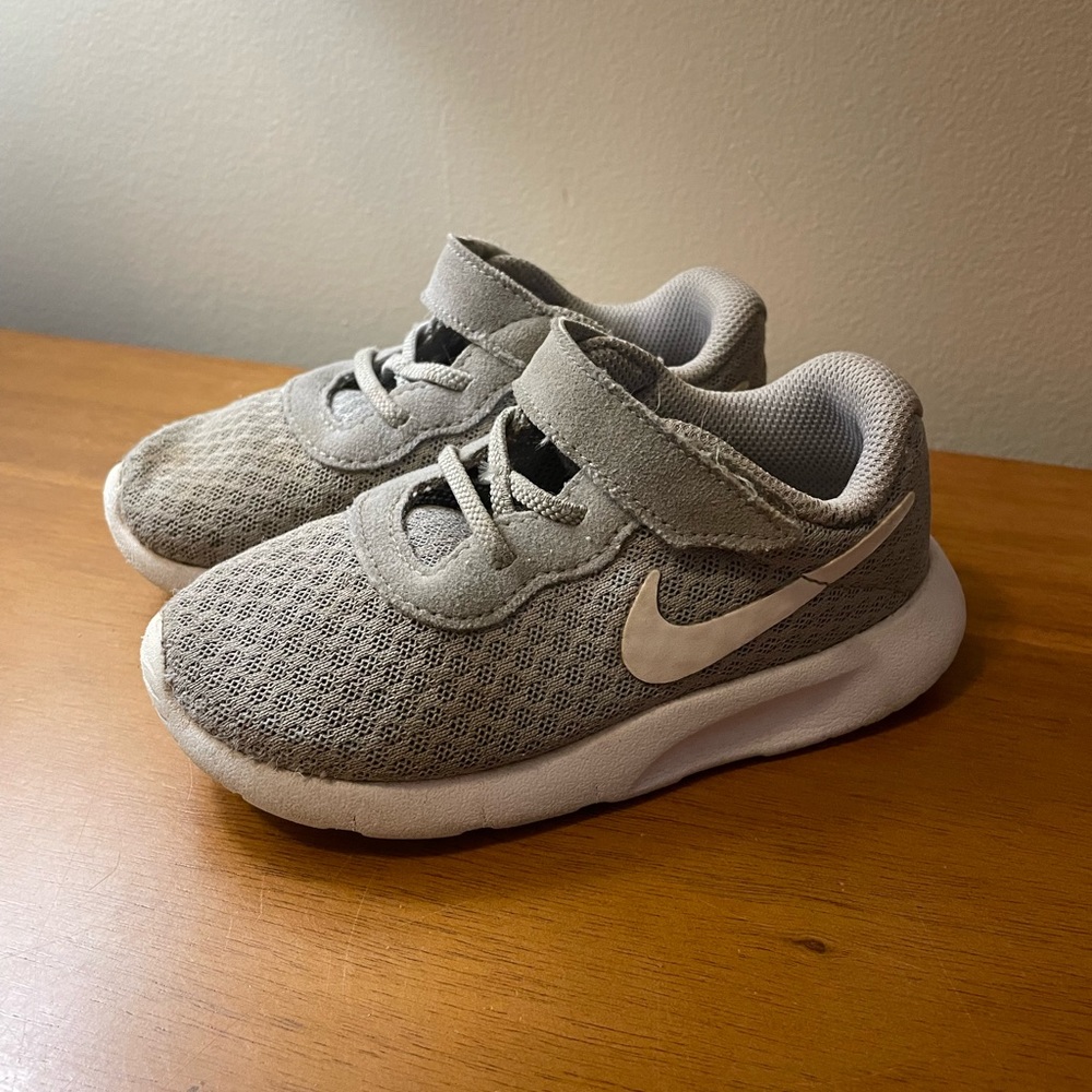 Toddler Nike Shoes Size 8 Grey Tennis Shoes Sneakers Boy Girl Shoes